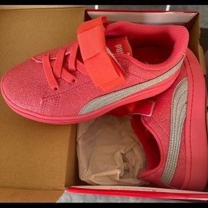 Brand new pumas for toddlers size 13